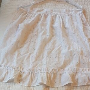 Vintage White Eyelet Apron ✨ Fantastic Gift
